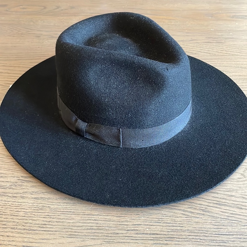 Black flat brim felt fedora - Urban Outfitters